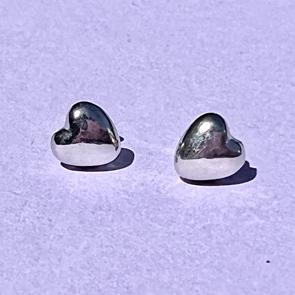 🤍 heart post earrings 🤍